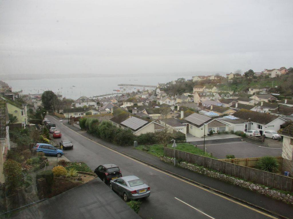 Property photo 2 of 11 Sea View