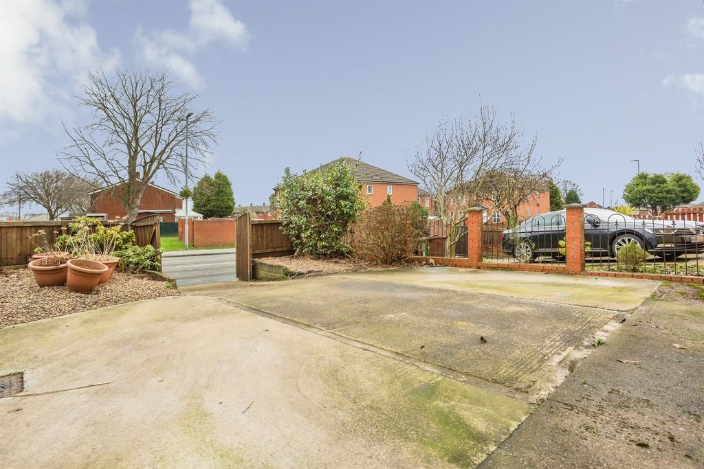 Property photo 2 of 13