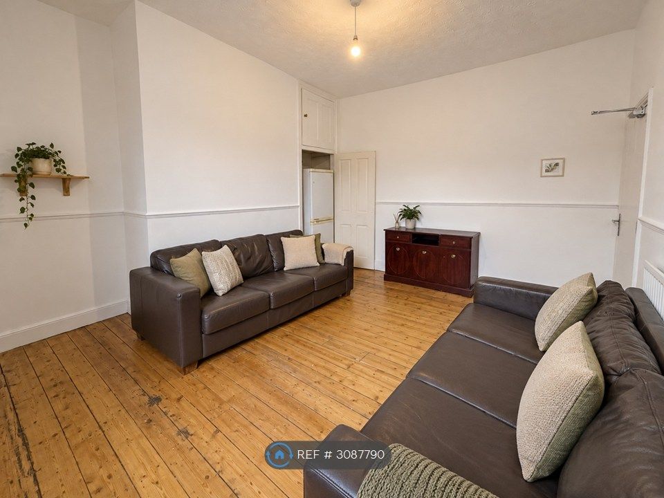 Property photo 2 of 12 Sitting Room