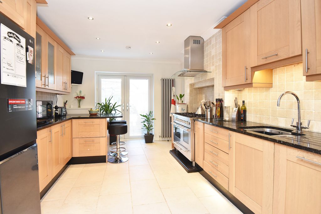 Property photo 2 of 17