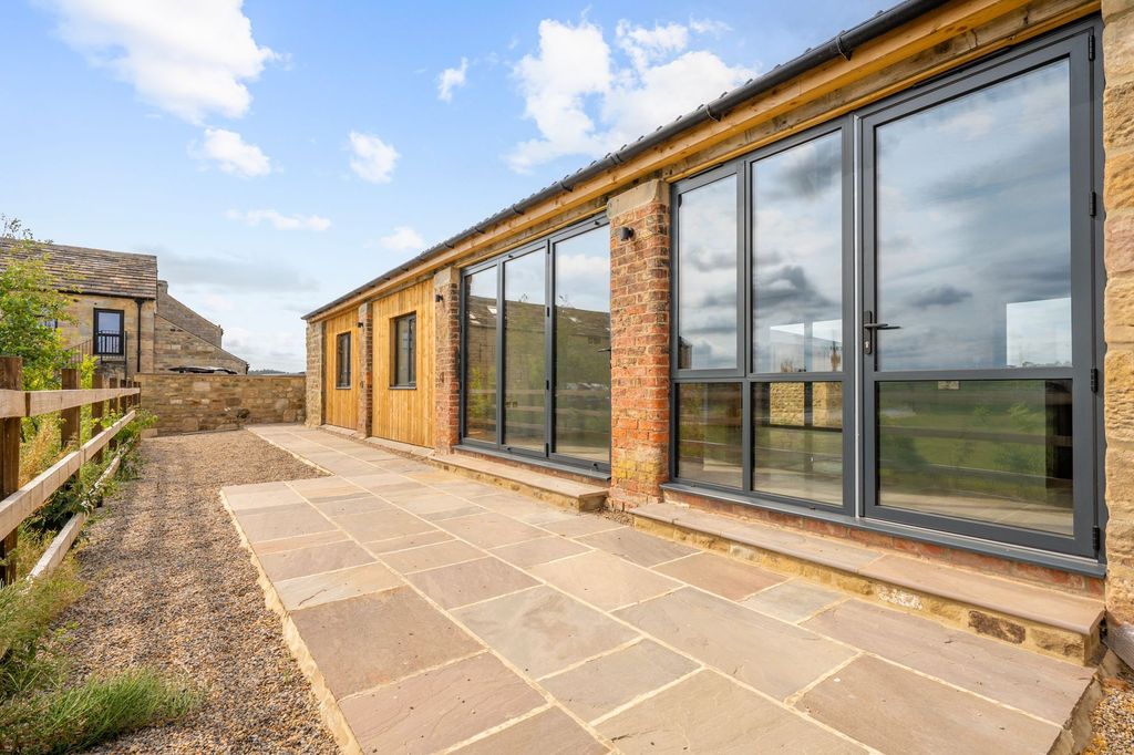 Property photo 3 of 12 15