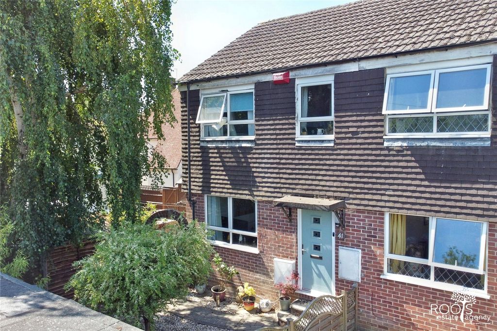 Property photo 1 of 10 Frontage