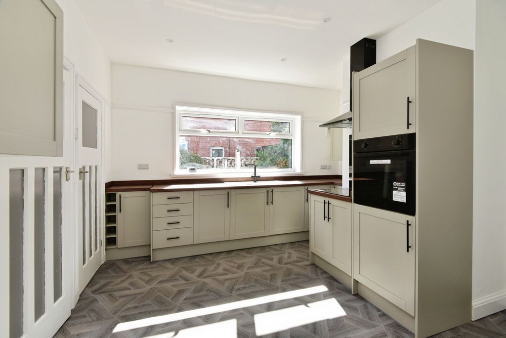 Property photo 3 of 19 Pbox-Img.Jpg