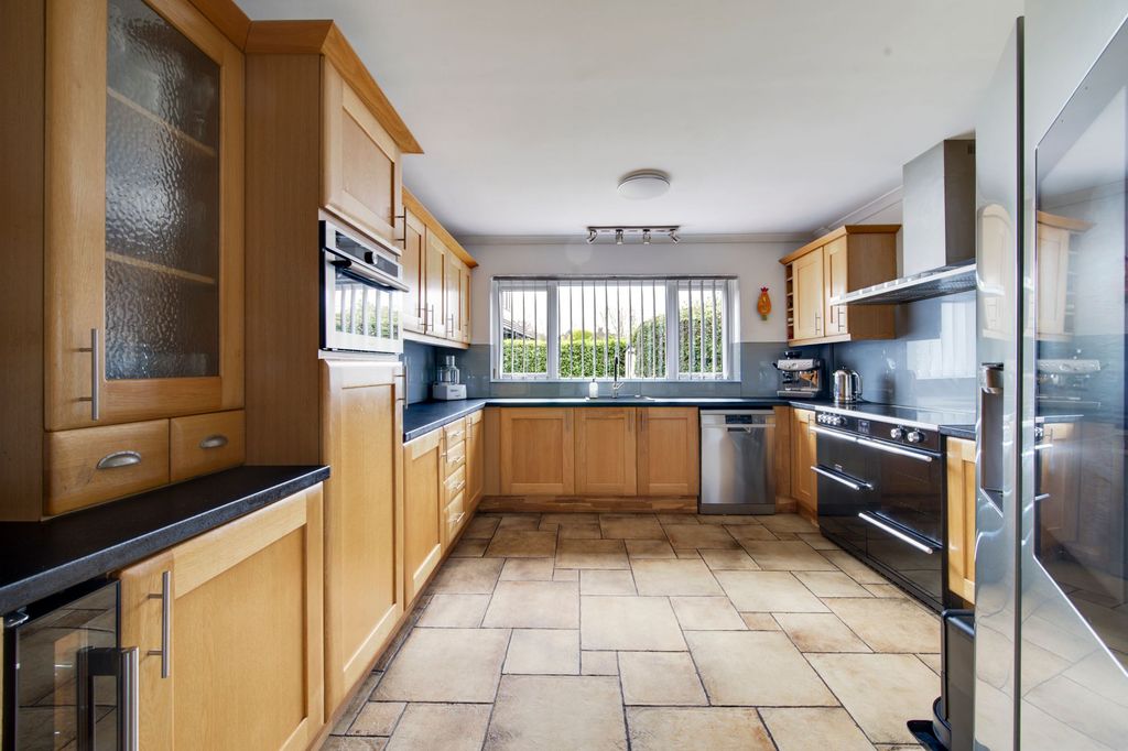 Property photo 3 of 25