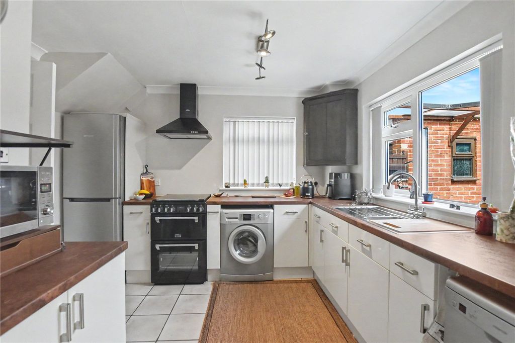 Property photo 2 of 28 Picture No. 06