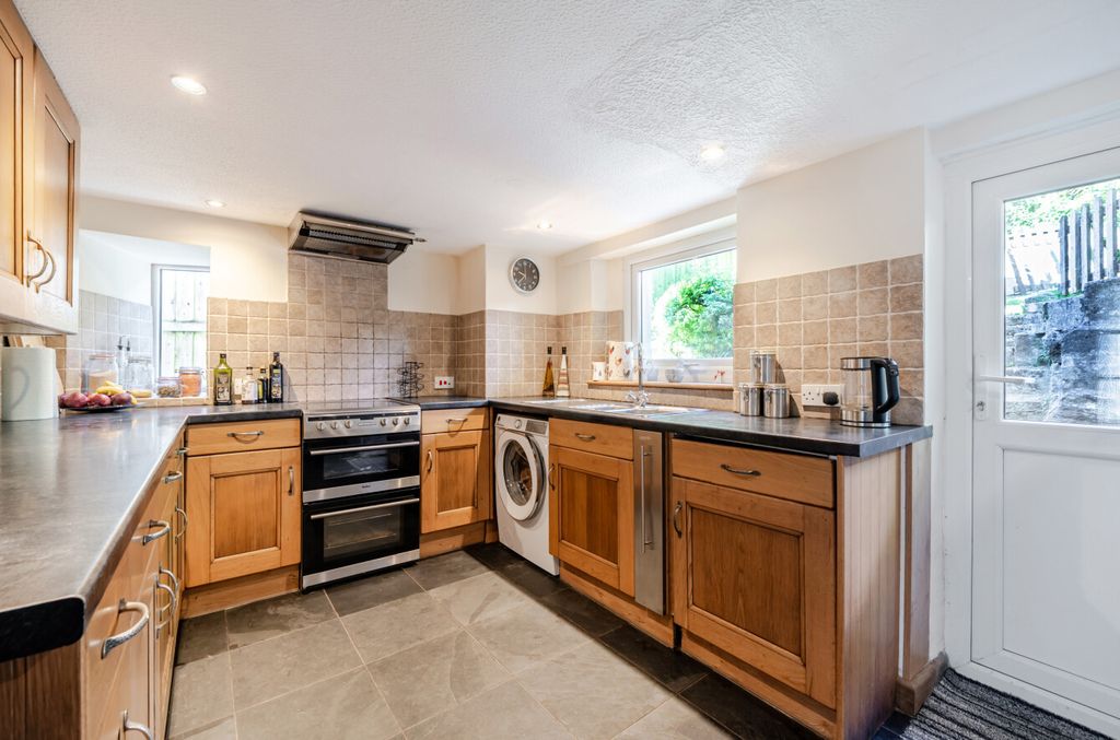 Property photo 2 of 17 1480243-11-6A4E30...