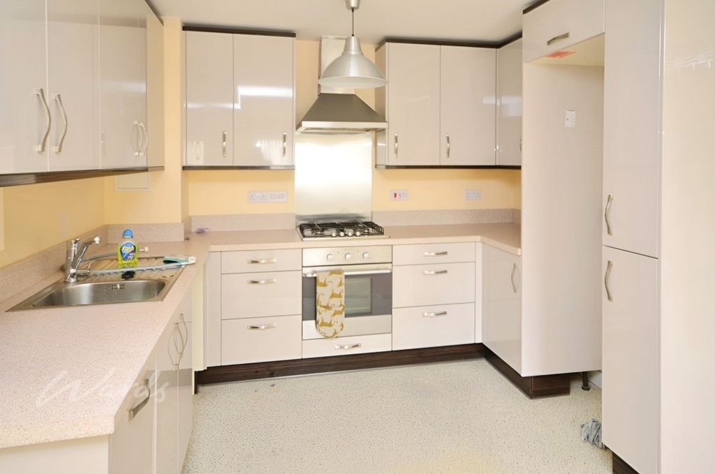 Property photo 2 of 6 Lyon Kitchen