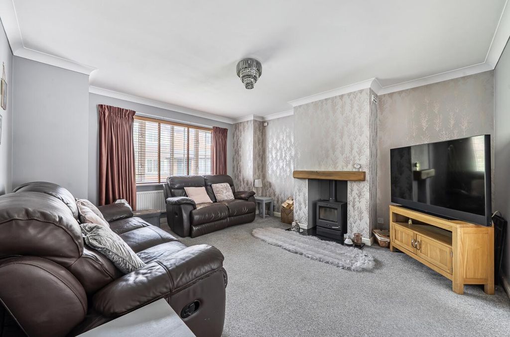 Property photo 3 of 18 20 Sir Lancelot Close (5).Jpg