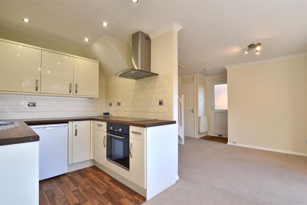 Property photo 2 of 14 Livingroom Kitchen.Jpg