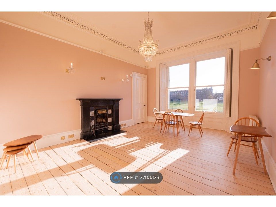 Property photo 1 of 17 Living Room