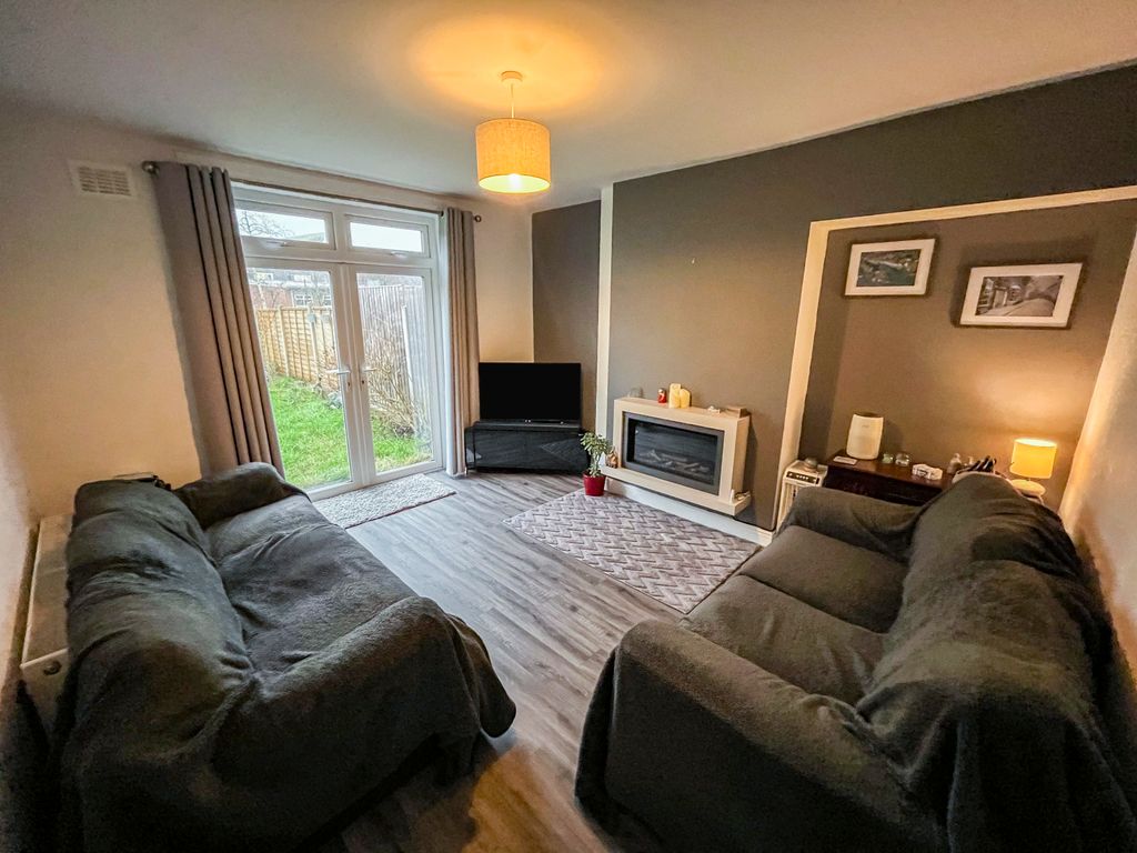 Property photo 3 of 12 Lounge