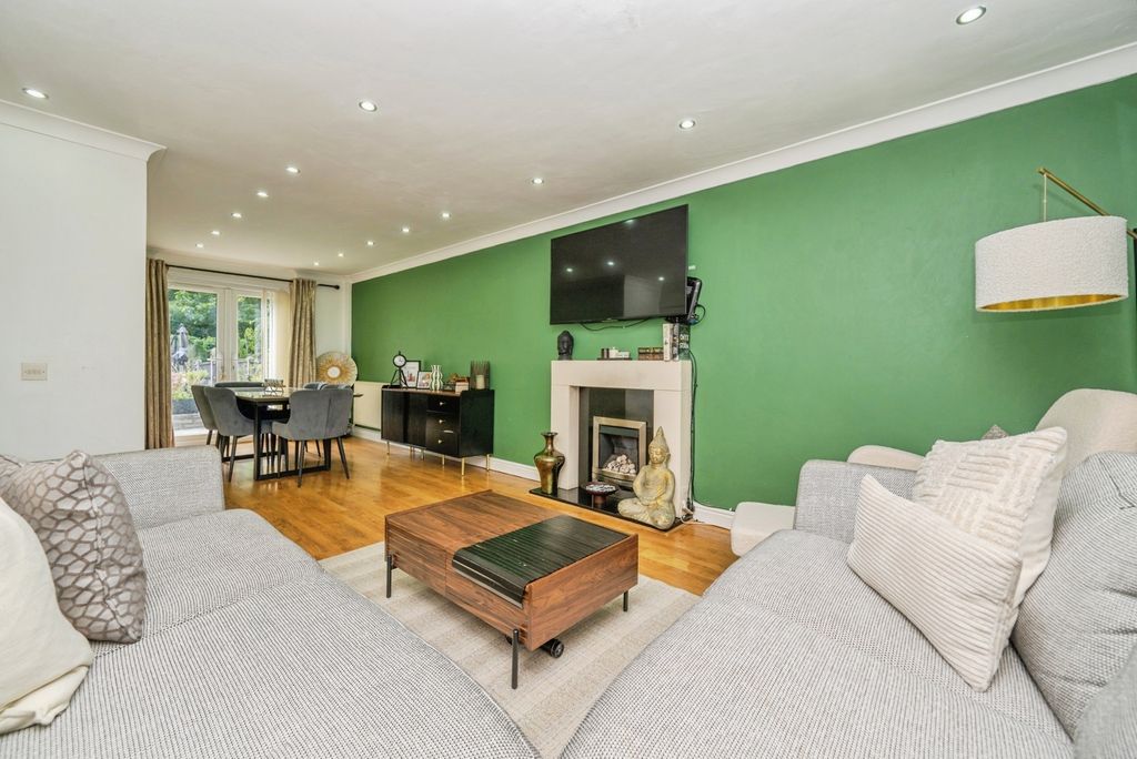 Property photo 3 of 25 Pbox-Img.Jpg