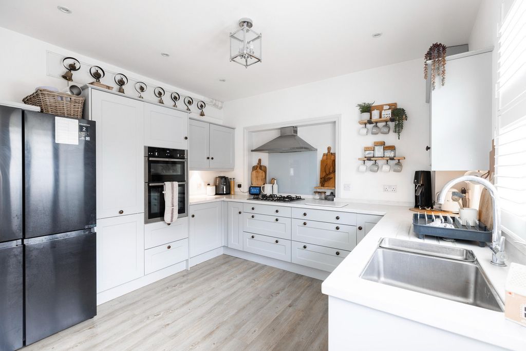 Property photo 2 of 37