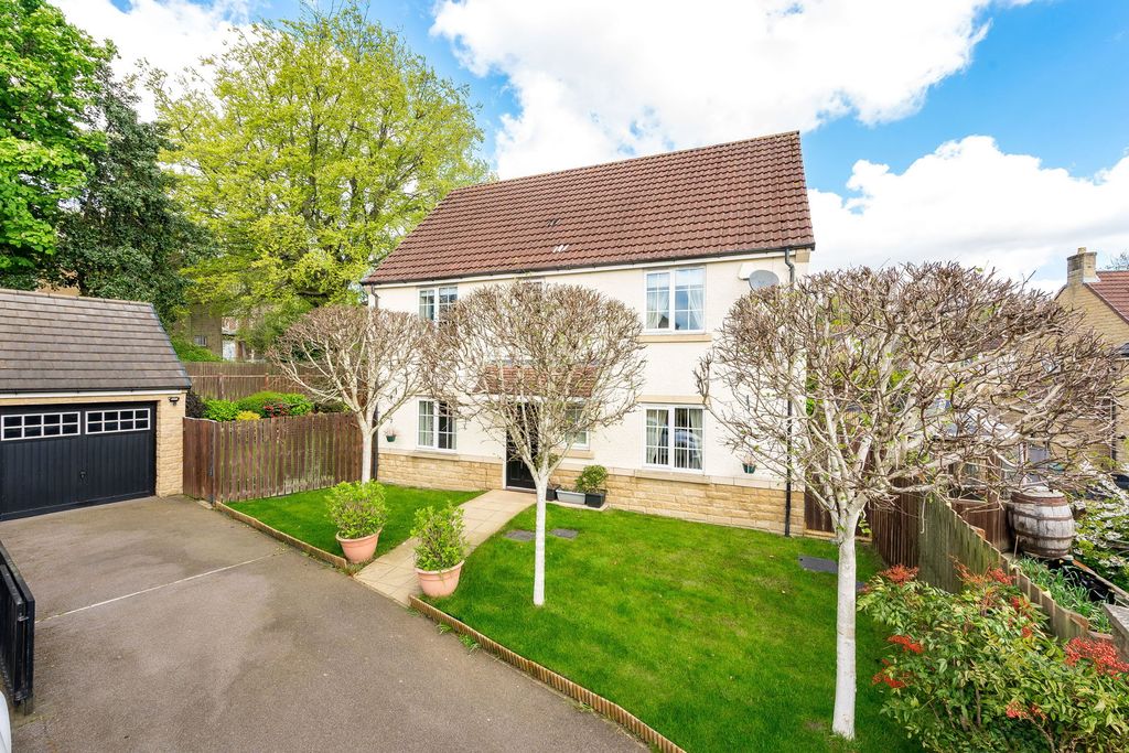 Property photo 1 of 43