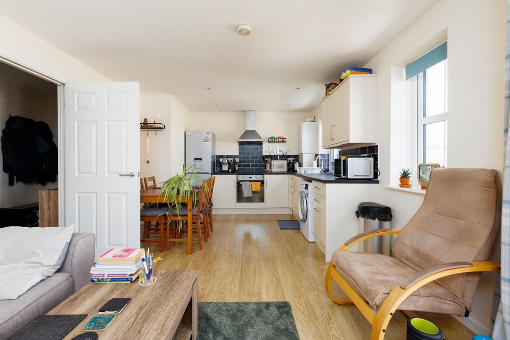 Property photo 1 of 12 5 Sturmy Cl-2.Jpg