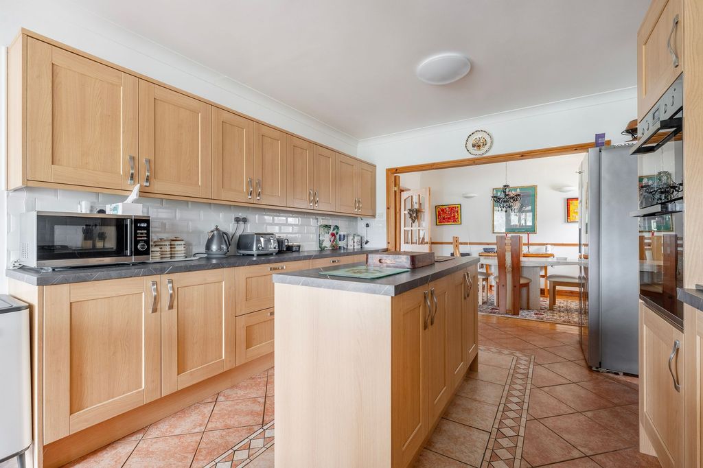 Property photo 3 of 30