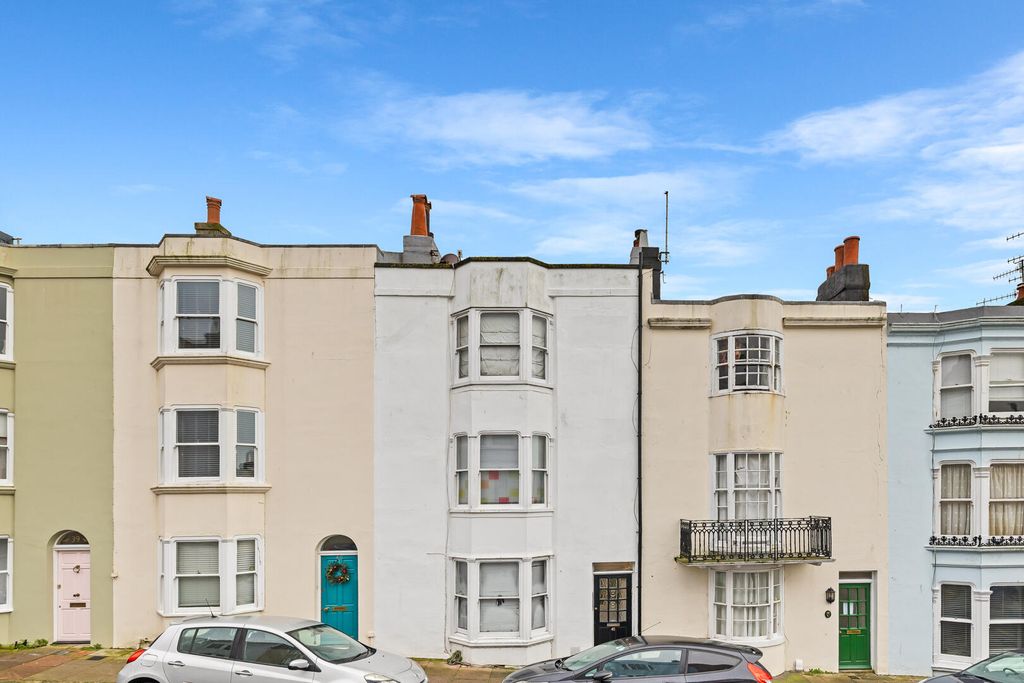 Property photo 1 of 7 Front (Exterior)