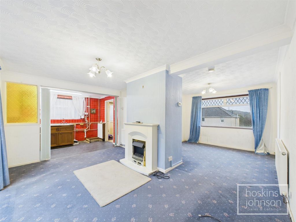 Property photo 3 of 17 Living Room