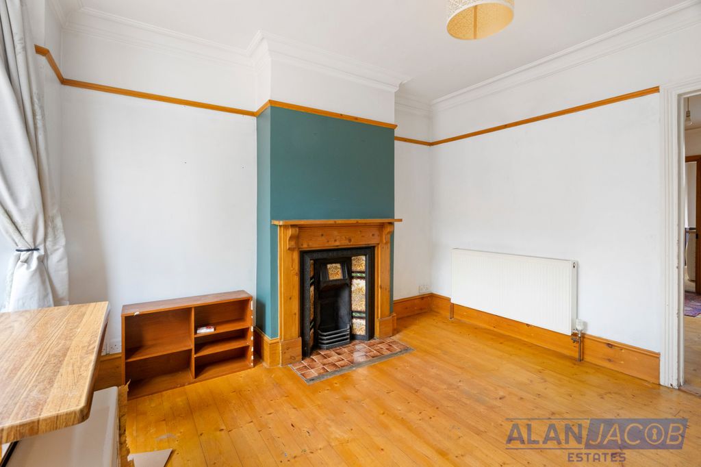Property photo 3 of 25