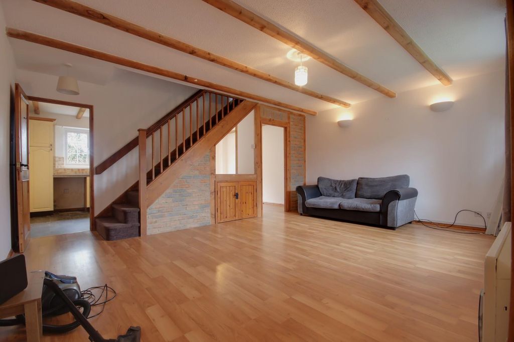 Property photo 3 of 11 Living Room