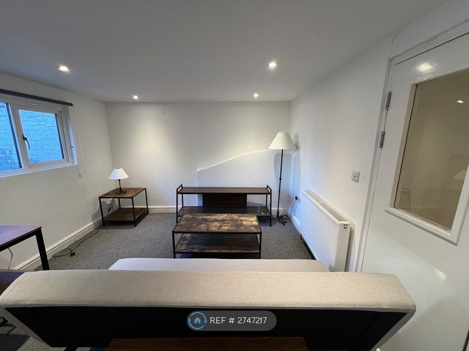 Property photo 1 of 9 Living Space