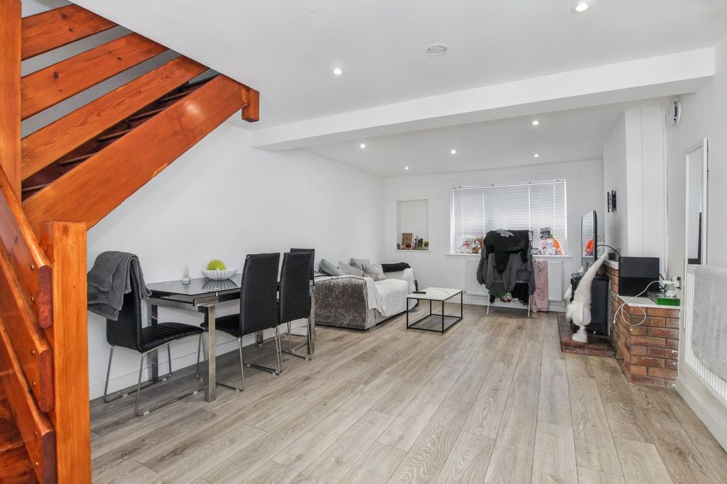 Property photo 3 of 16 17 Chapel Lane, Harriseahead, Stoke-On-Trent St7 4Jn