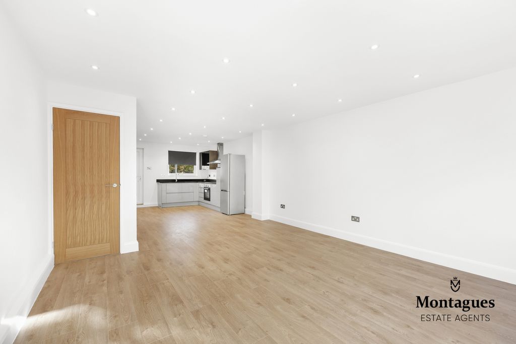 Property photo 3 of 19 Photo 13