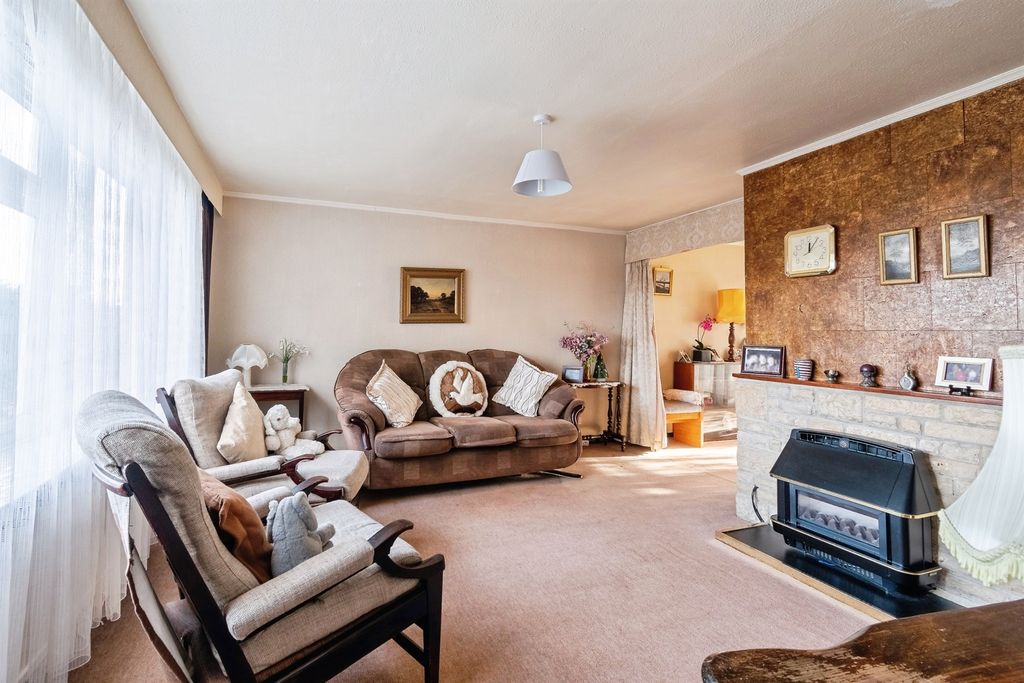 Property photo 2 of 24