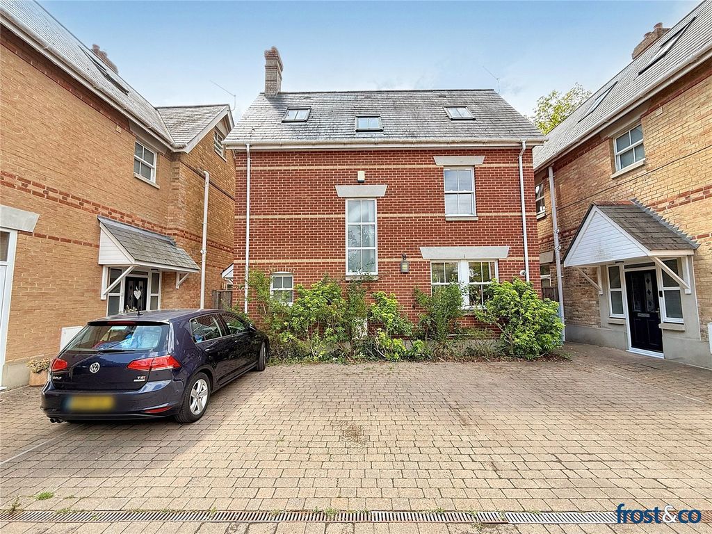 Property photo 2 of 15 Buckholme Close