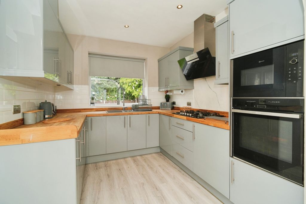 Property photo 3 of 15 Kitchen