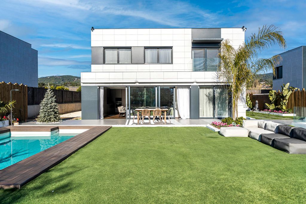 Property photo 3 of 23