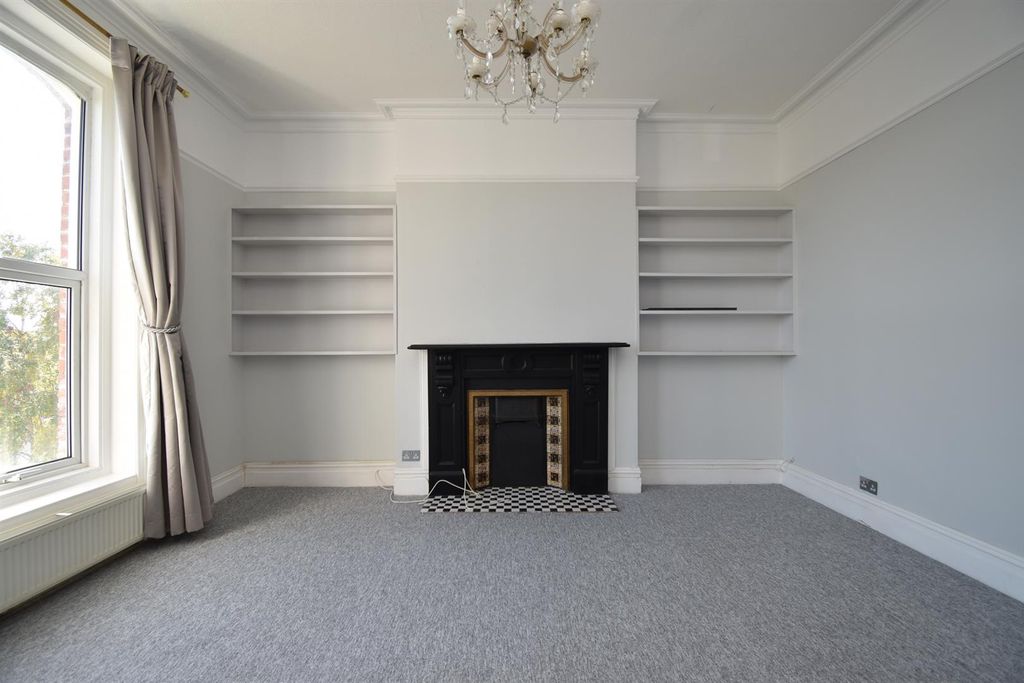 Property photo 1 of 16 Living Room