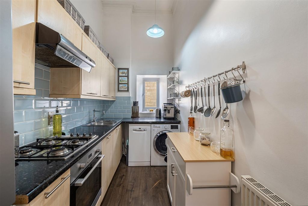 Property photo 3 of 25 Kitchen