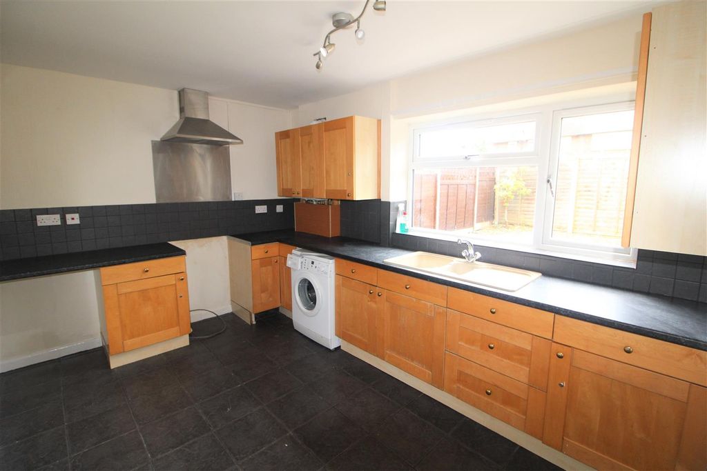 Property photo 3 of 7 Kitchen.Jpg