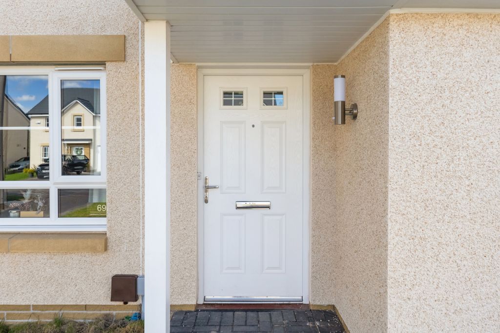 Property photo 2 of 31