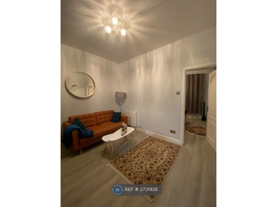 Property photo 1 of 5 Living Room