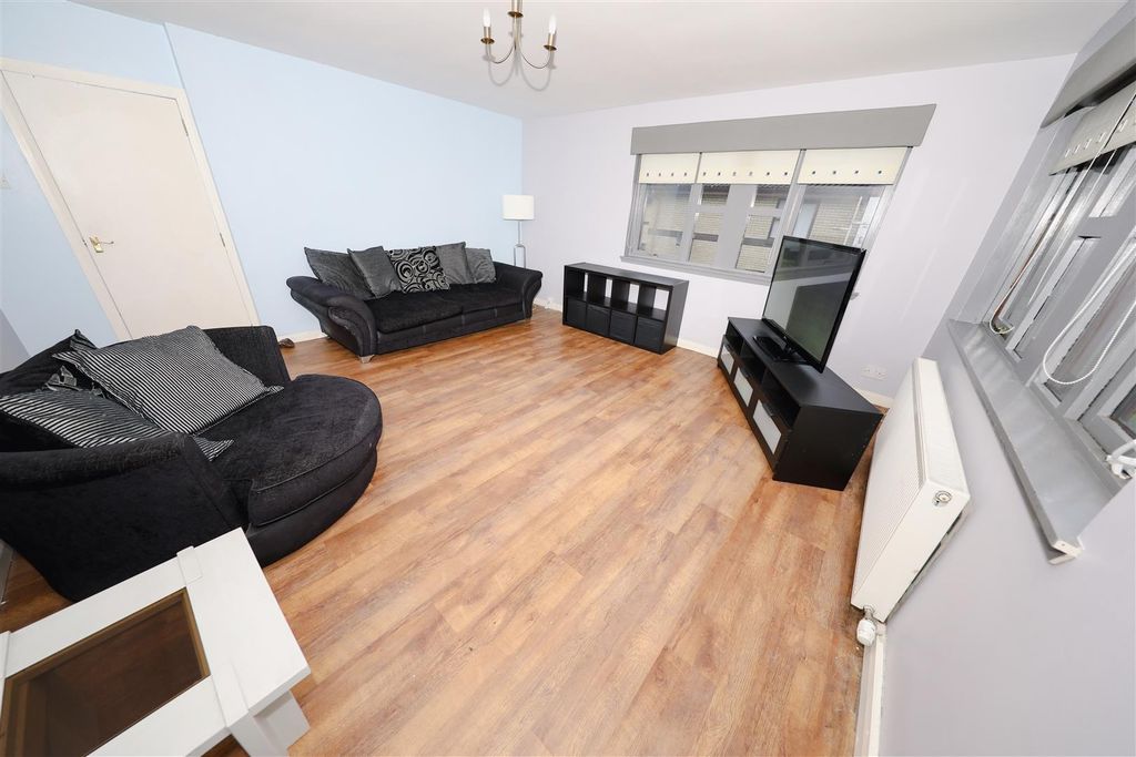 Property photo 3 of 11 c