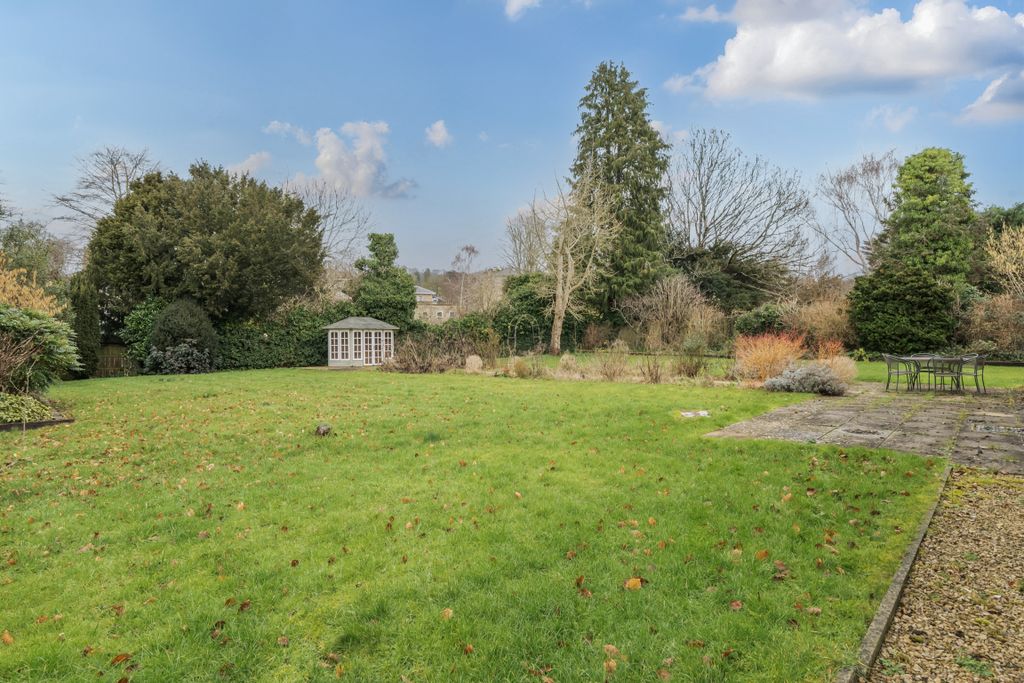 Property photo 2 of 16 Garden