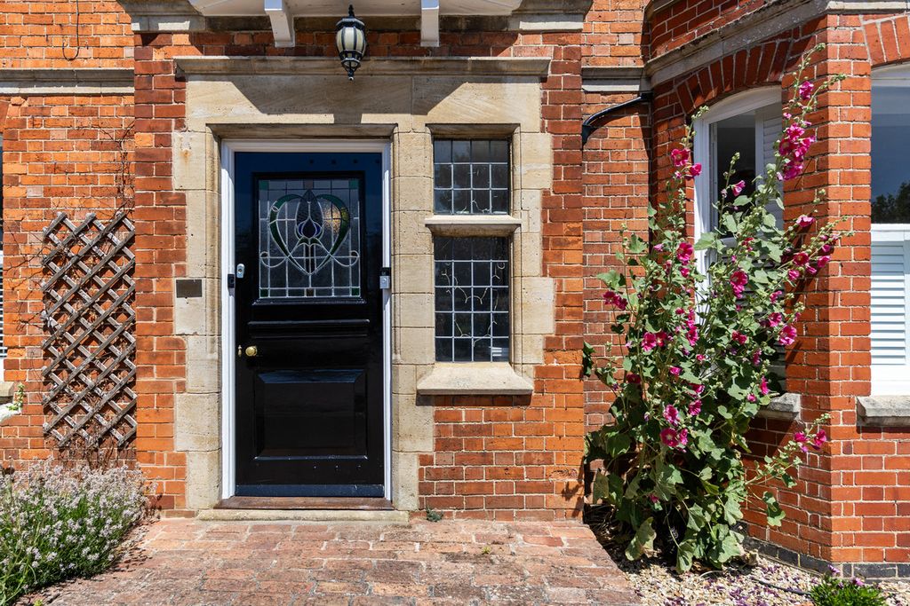 Property photo 1 of 50
