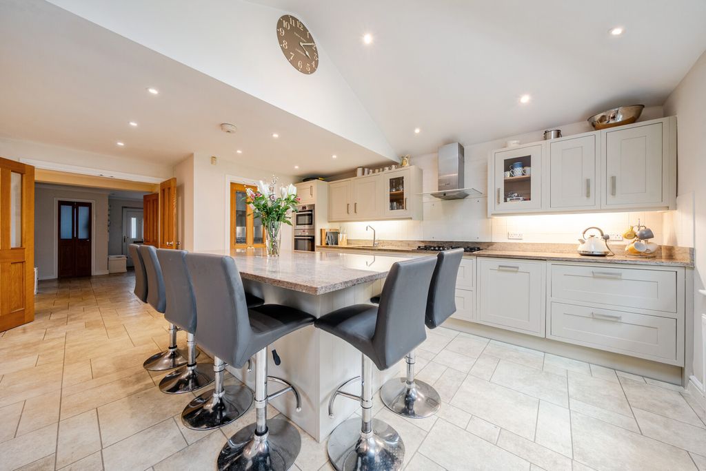 Property photo 2 of 35 1438490-29-69cd60...