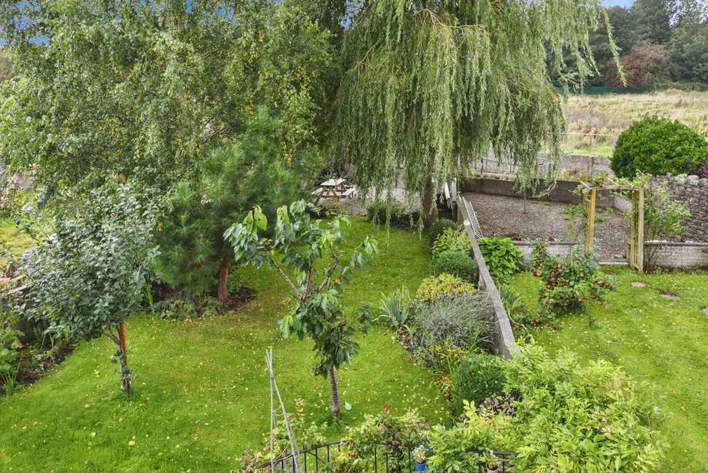 Property photo 3 of 17 Garden View