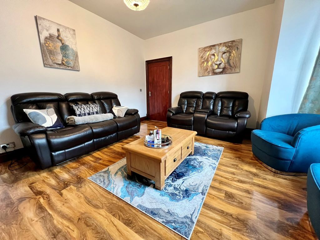 Property photo 3 of 20 Living Room Aspect 2