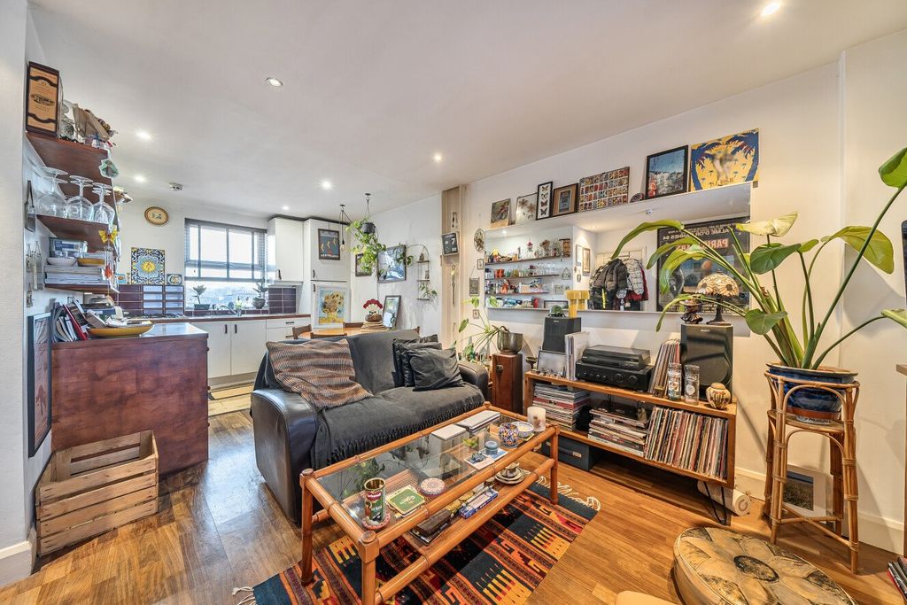 Property photo 1 of 18 Picture No. 12