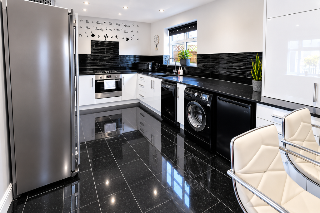 Property photo 3 of 18 Kitchen