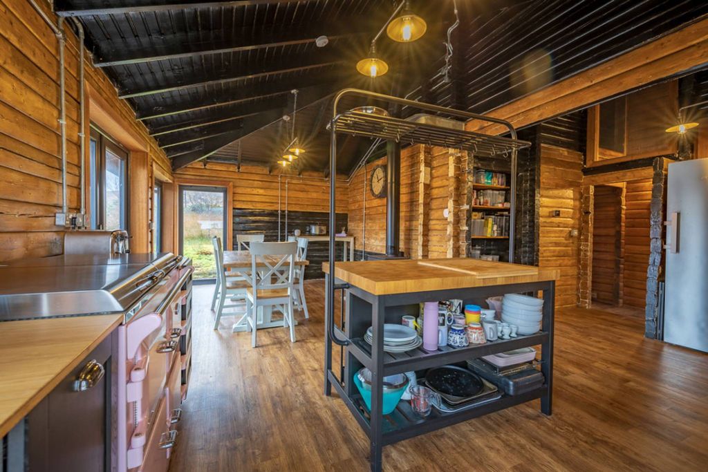 Property photo 2 of 32