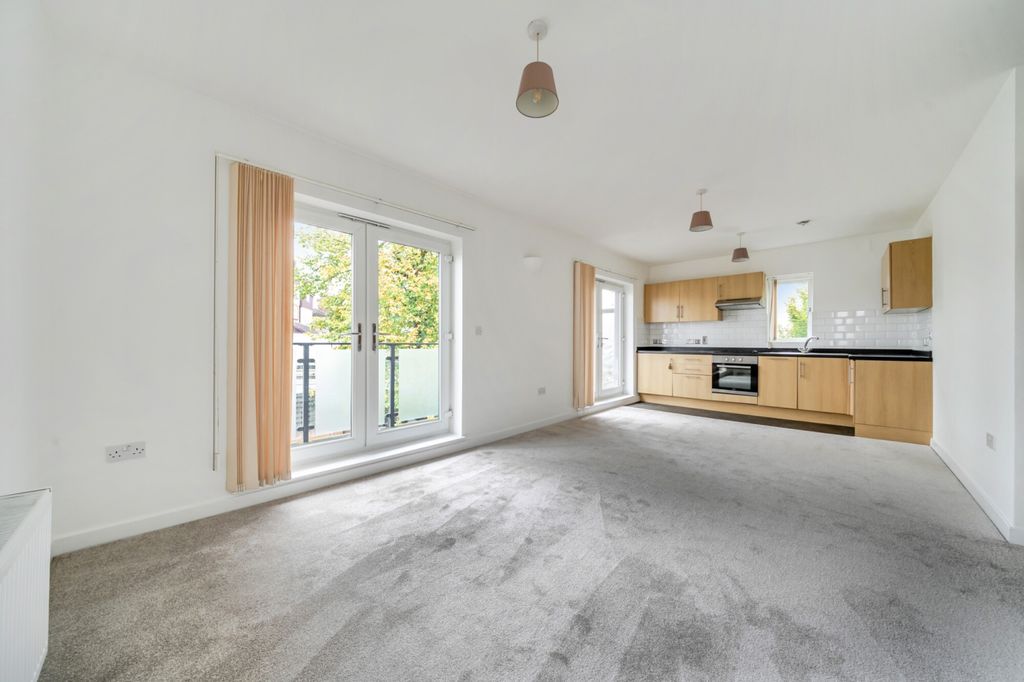 Property photo 3 of 21 1364671-10-68E4d4...