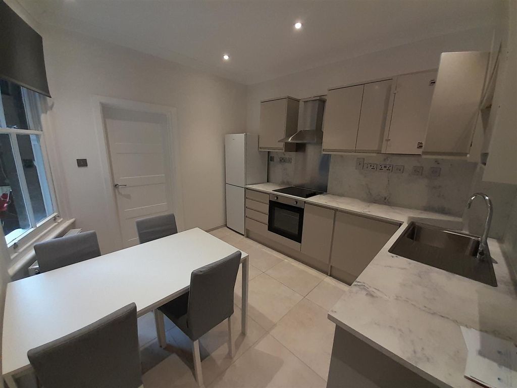Property photo 2 of 6 2. Kitchen.Jpg