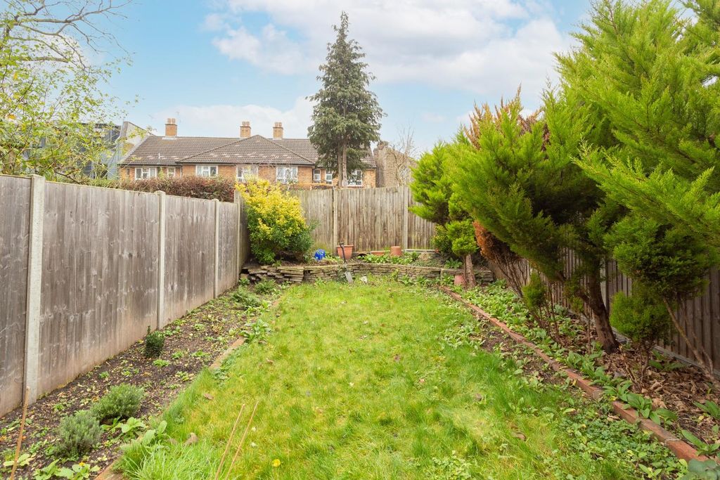 Property photo 2 of 13 Garden