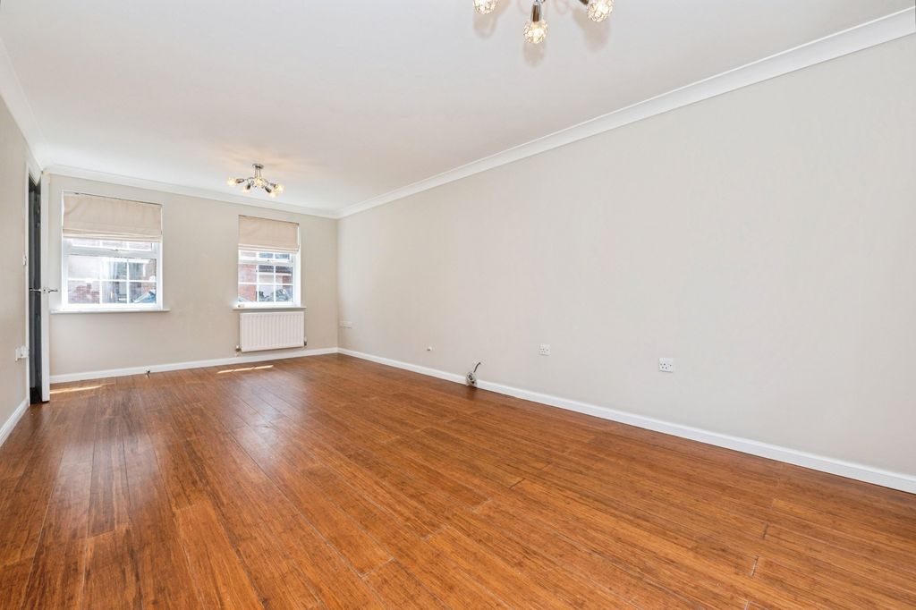 Property photo 3 of 21 Pbox-Img.Jpg