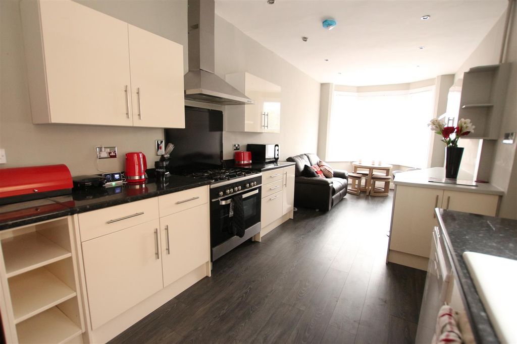 Property photo 3 of 6 Img_5998.Jpg